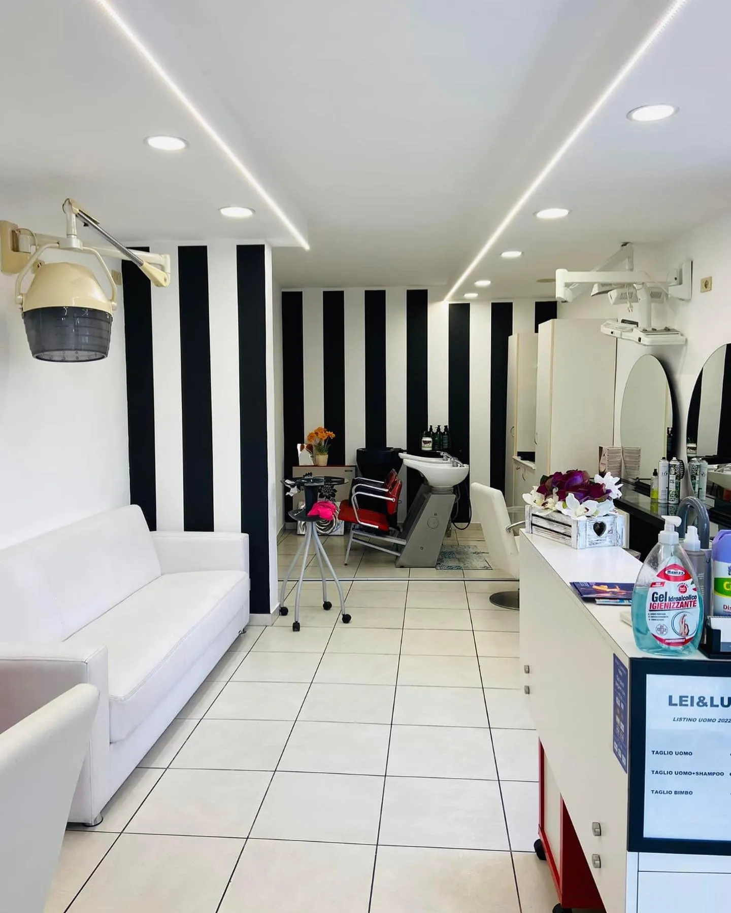 Controsoffitto con faretti incassati